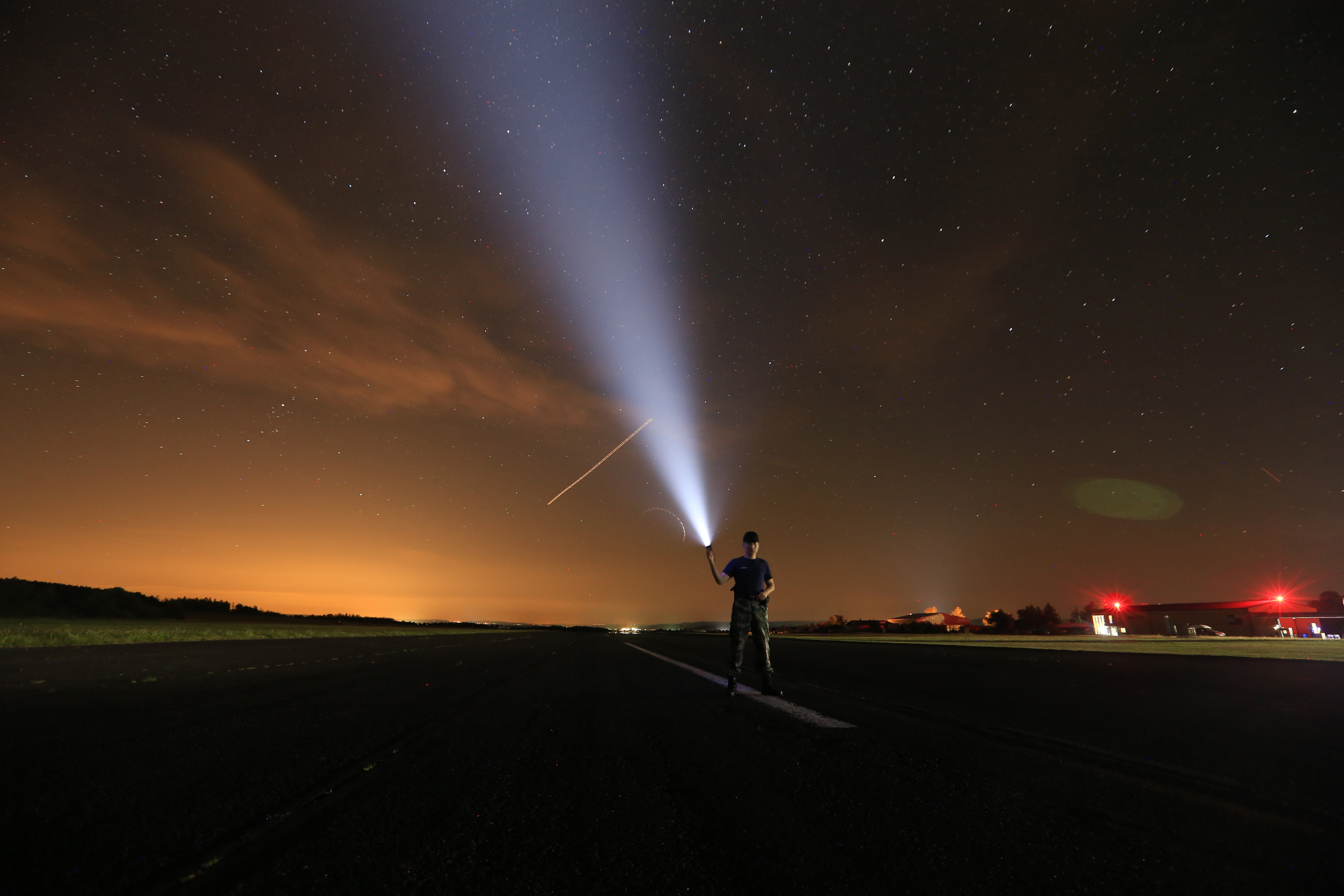 這個秋天，赤橙紅鼎在歐洲最美的國家干這樣的事兒！